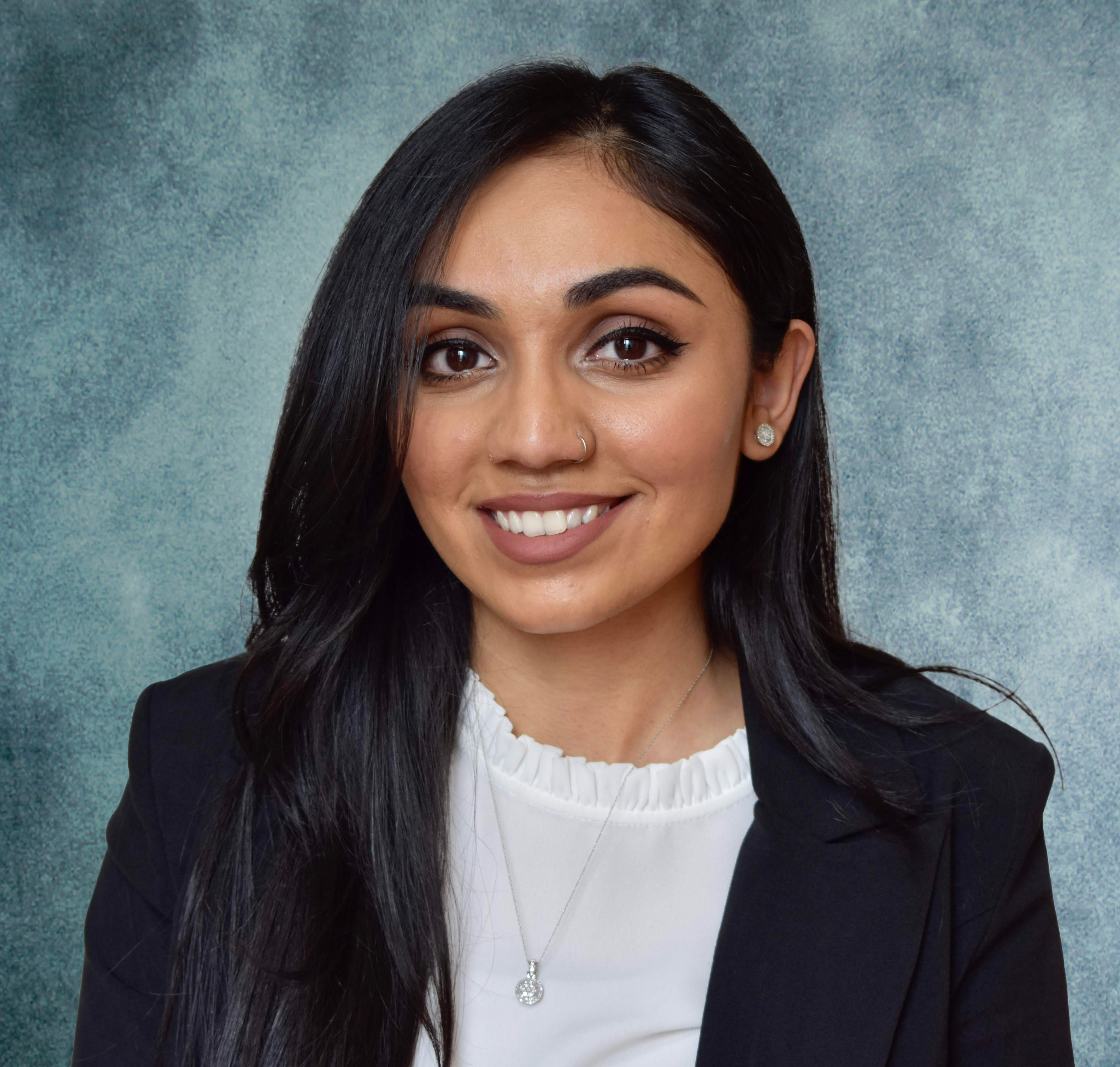 Head shot of Momna Ayub, DO