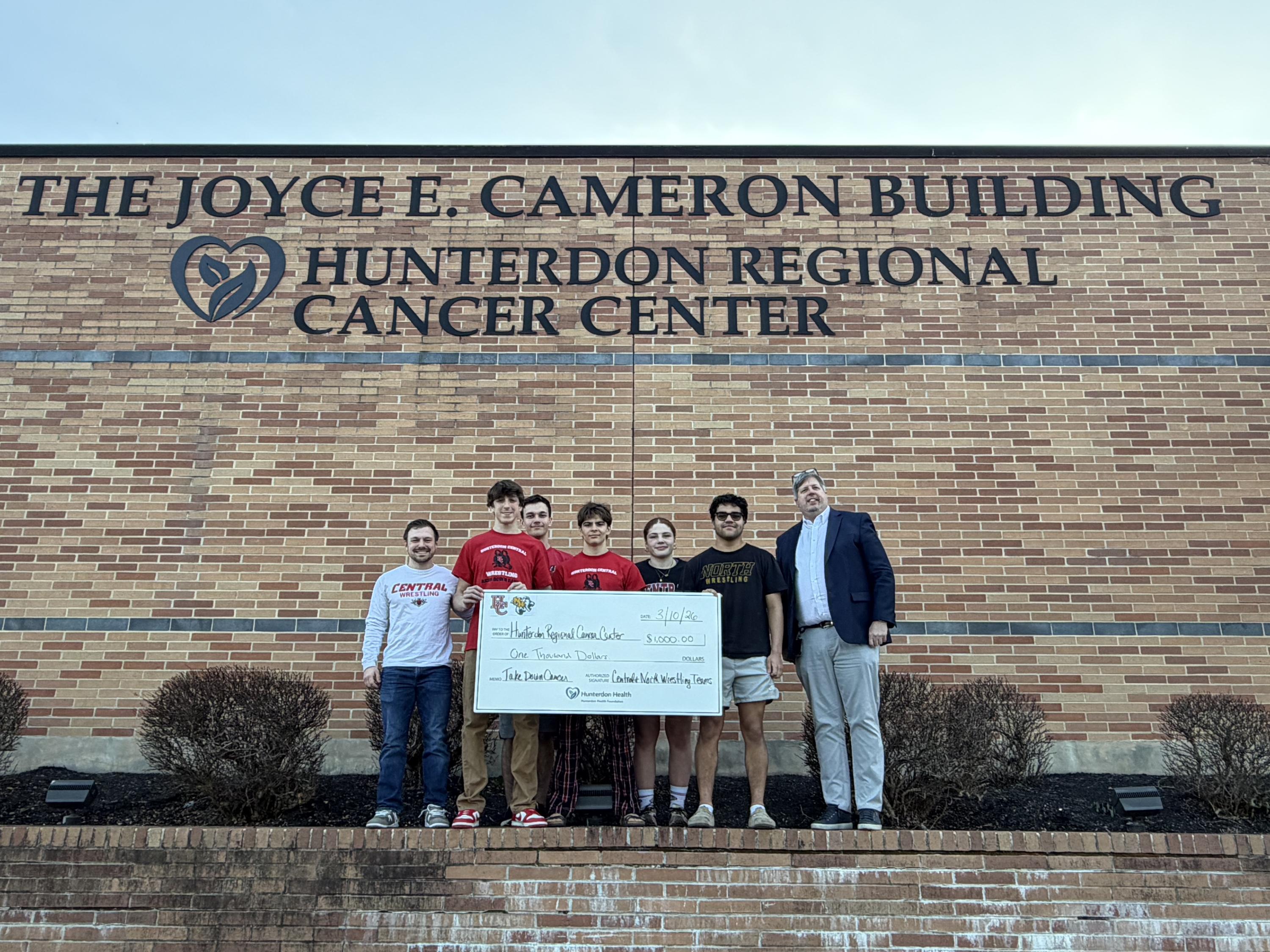 Hunterdon Central and North Hunterdon wresling clubs donate to Hunterdon Regional Cancer Center.