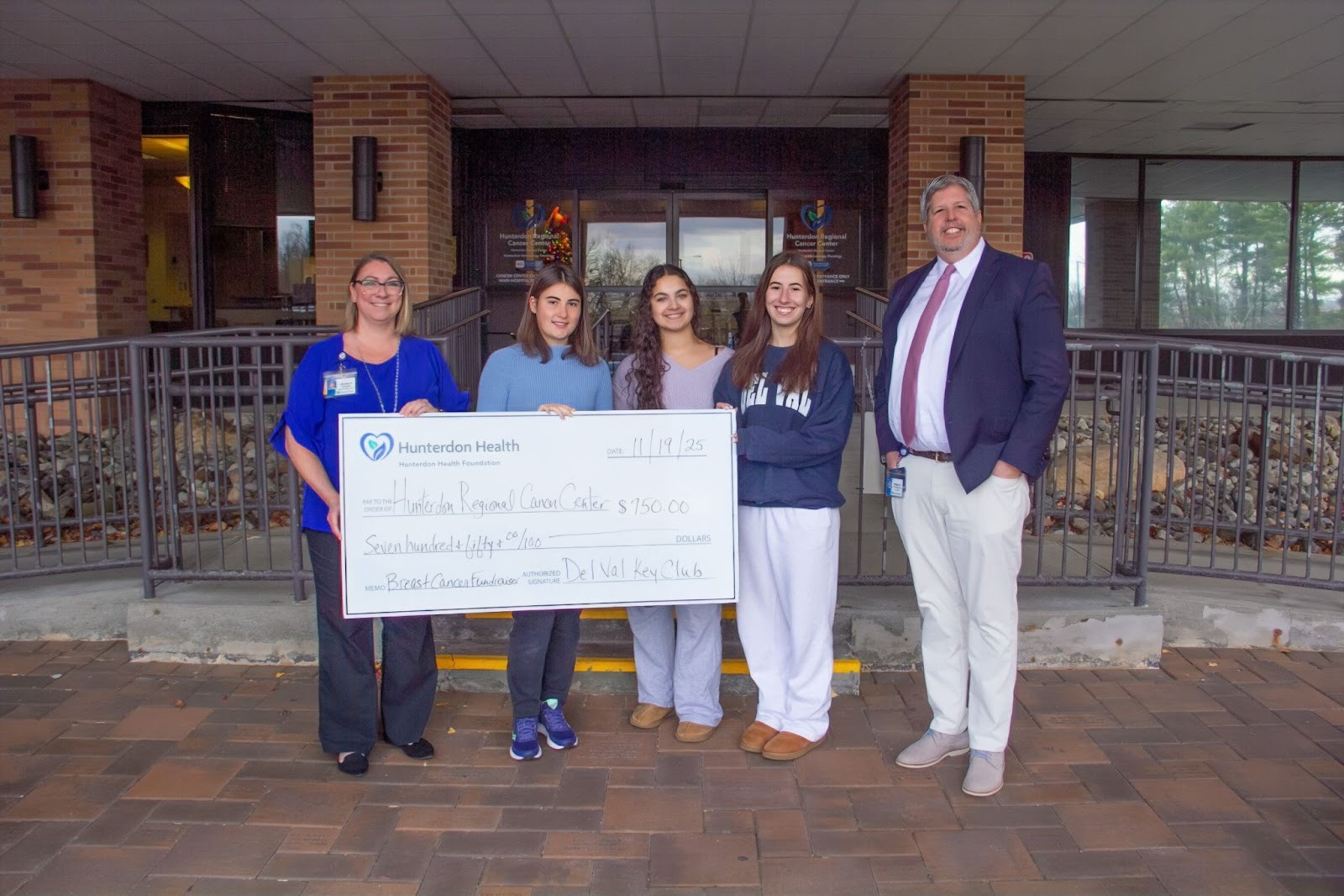 Del Val Key Club presents $750 to Hunterdon Regional Cancer Center