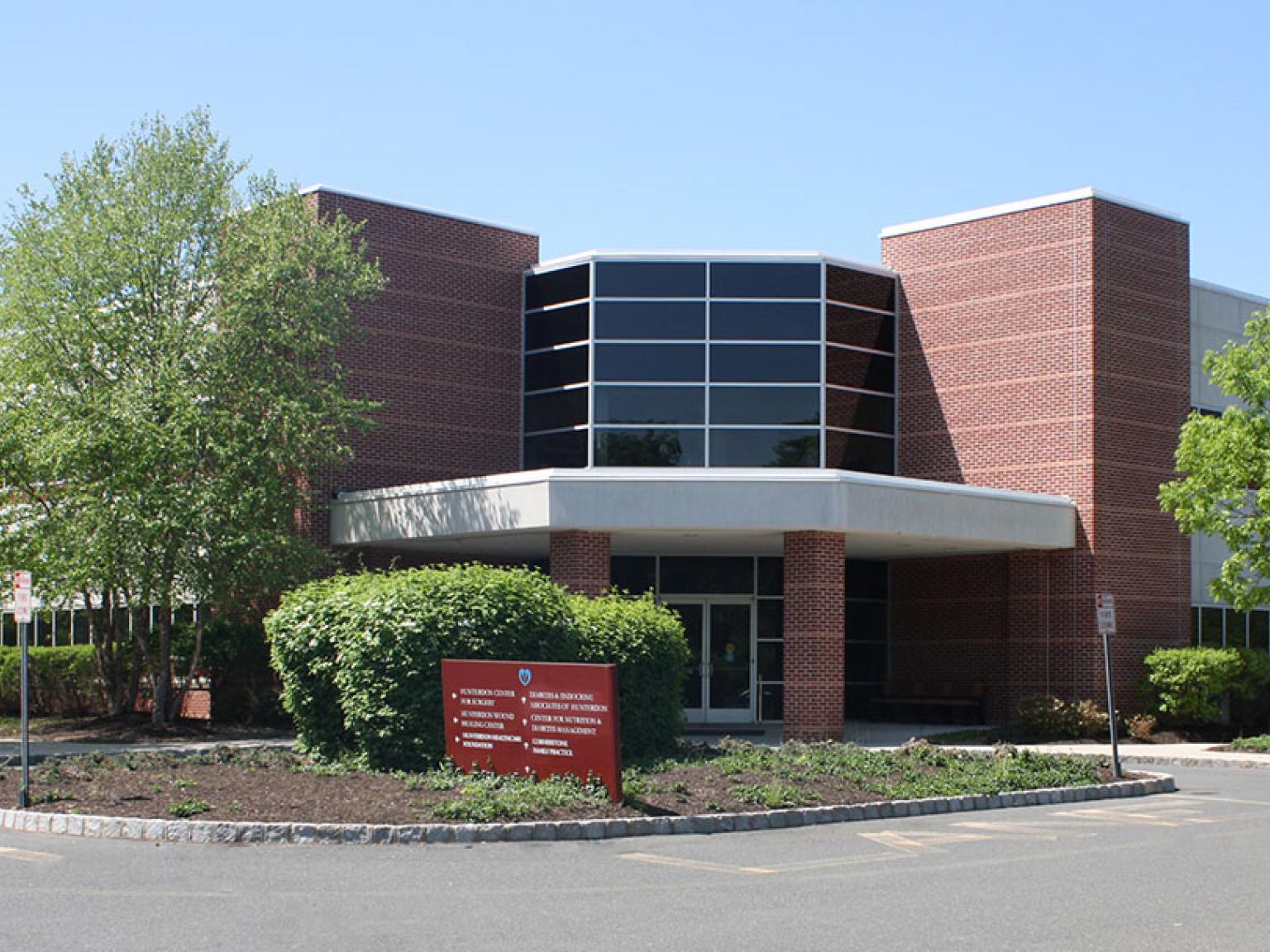Photo of main entrance of the Wescott Medical Arts Building