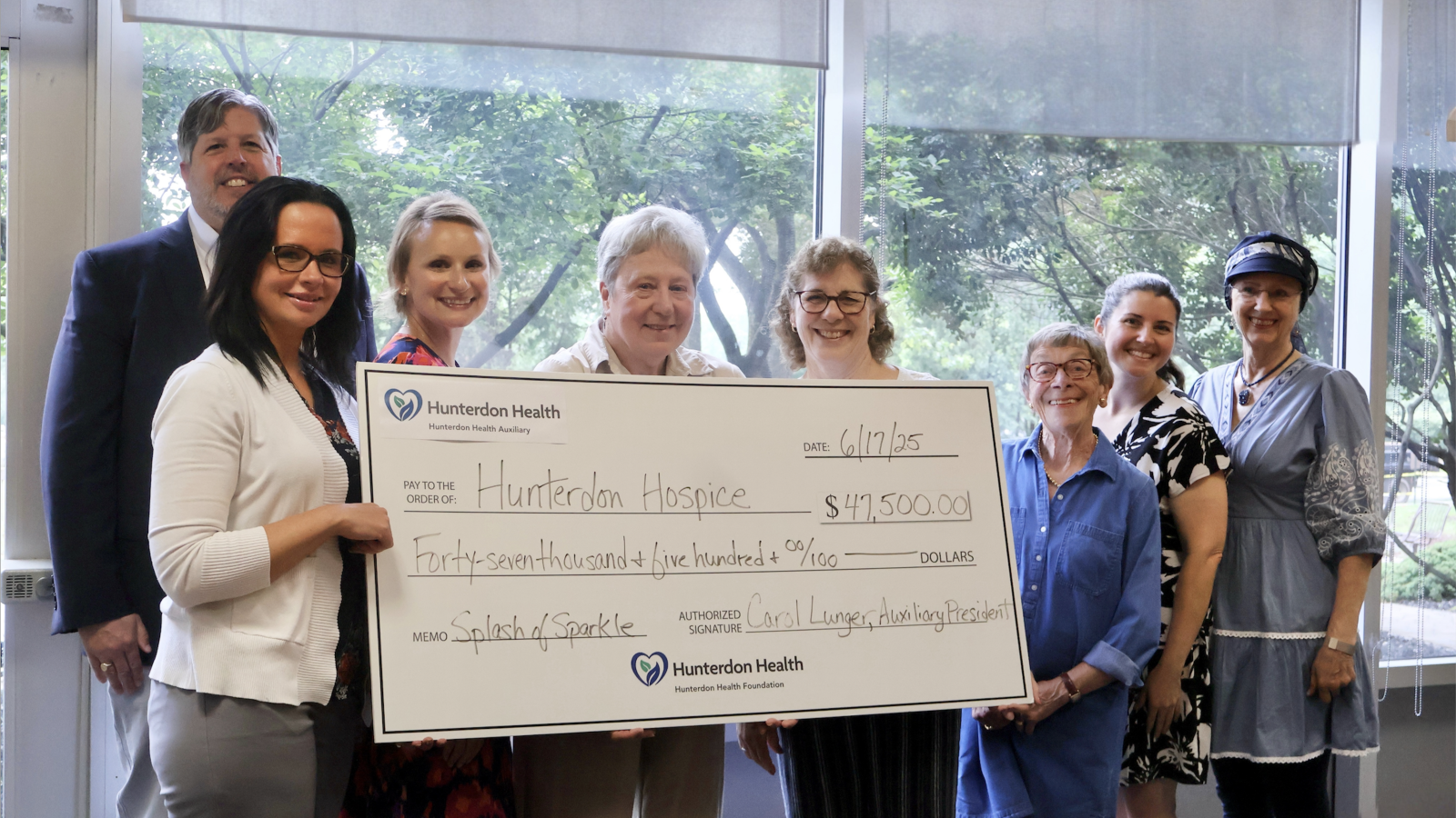 Hunterdon Health Auxiliary presents Hunterdon Hospice with Donation