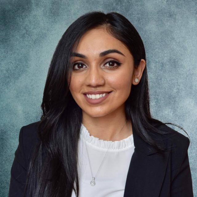 Head shot of Momna Ayub, DO