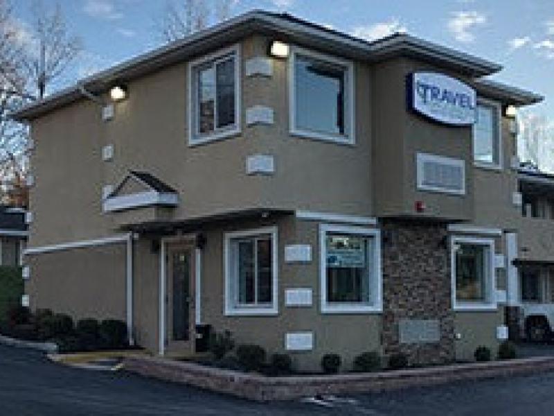 Travel Inn & Suites  