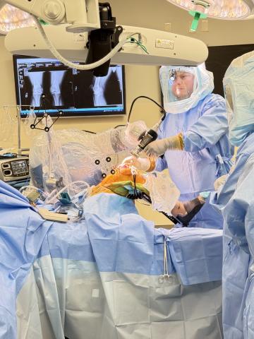 Dr Torino and Orthopedic Surgeon uses the Mako robot during surgery.