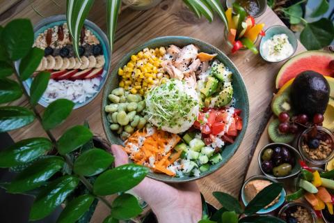 a picture of a healthy salad.